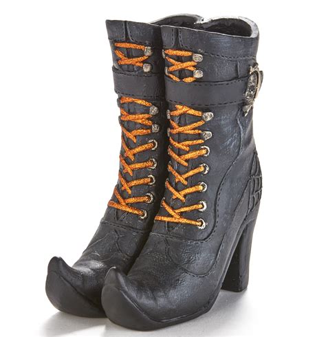 Serendipity witch queen boots